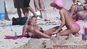 Voyeur am Strand filmt heimlich deutsche Lesben