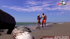 Latina am Strand von Mexico gefickt