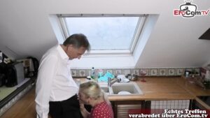 Junge mollige Teen Hausfrau wird in Küche gefickt