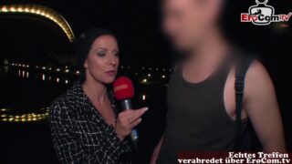 Frau fragt Männer auf der Straße nach Sex