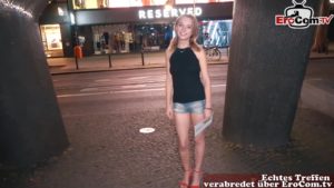 Ficktreffen mit Touristin Lily Ray auf der Straße