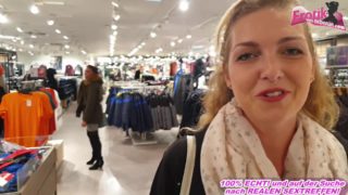 Spermawalk im Shoppingcenter nach Umkleide Dreier